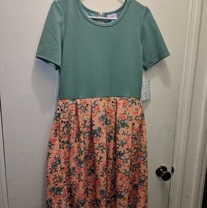 NWT Large Green and Floral Print Amelia
